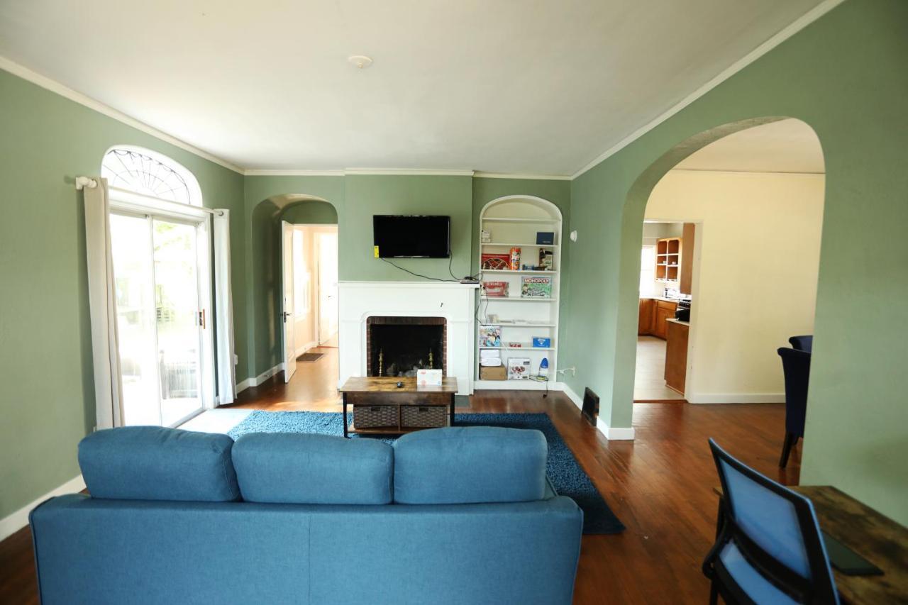 Blue House, Blocks From Ross-aide, Mackey, Samara House, Birck Golf Complex Hébergement de vacances